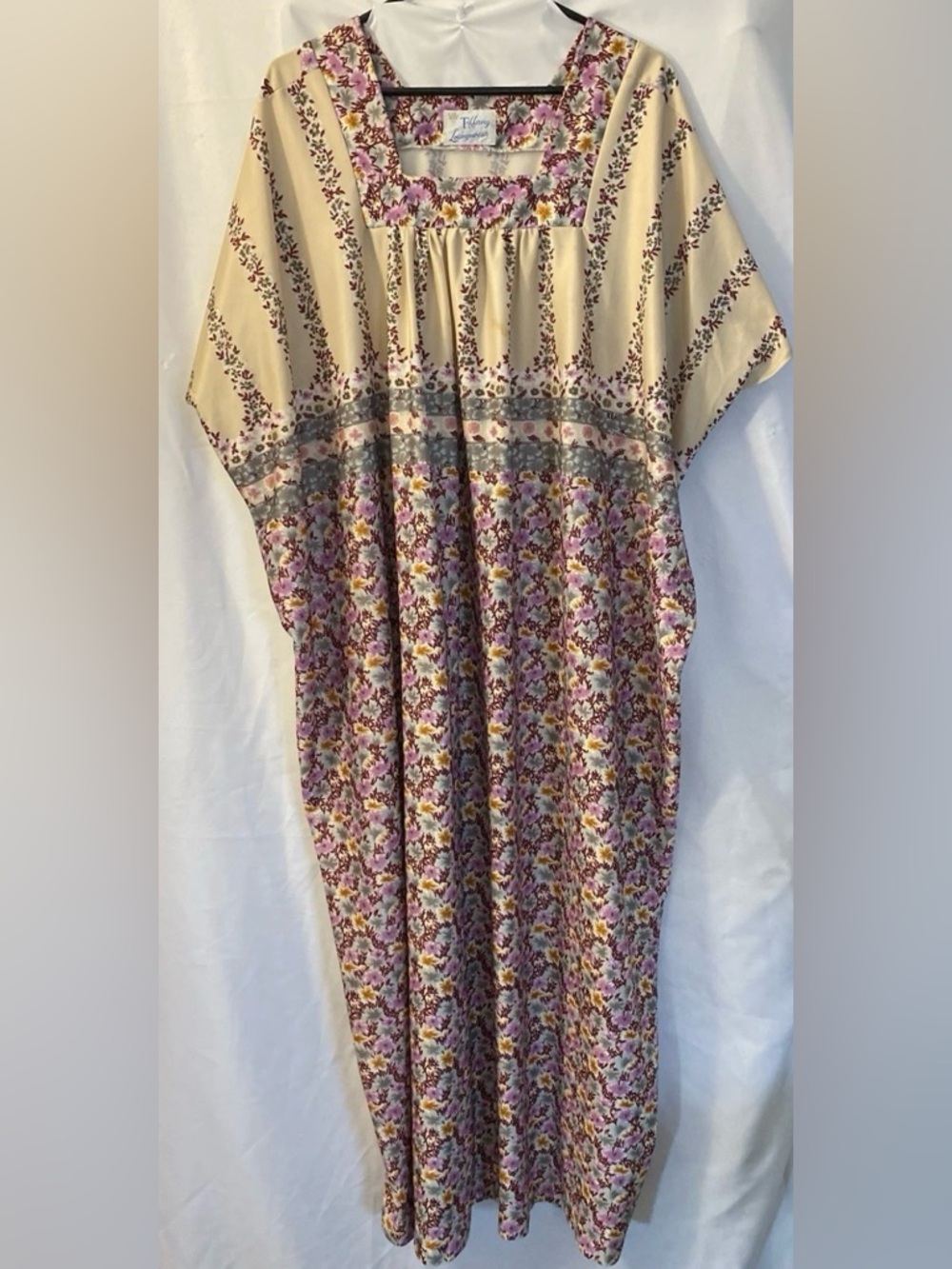 Vintage Tiffany Loungewear Cream Maxi Dress with Pink Floral Pattern